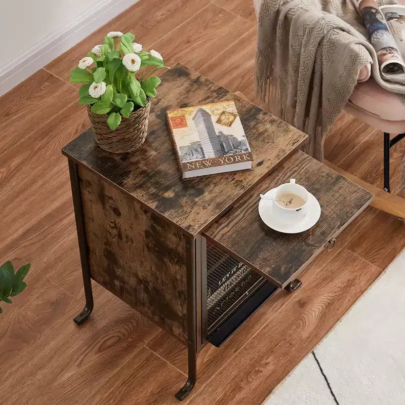 Table de chevet avec plateau coulissant et 2 étagères de rangement, Table d'appoint/de bout à cadre en acier pour petits espaces, Marron