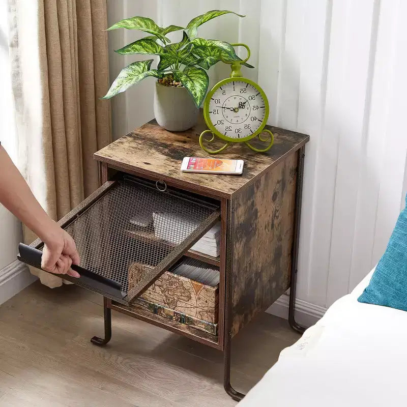 Table de chevet avec plateau coulissant et 2 étagères de rangement, Table d'appoint/de bout à cadre en acier pour petits espaces, Marron