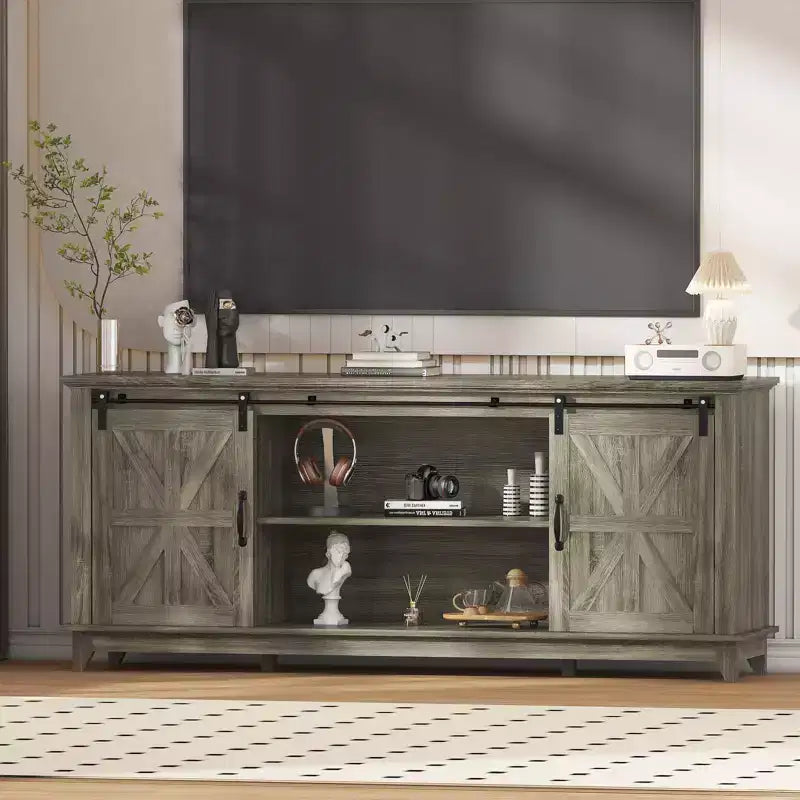 Meuble TV de ferme pour téléviseur 75 pouces avec portes coulissantes, étagères réglables et placards de rangement pour salon